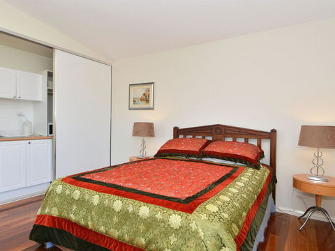 Morisset Waterfront 1bdr Studio Looking Over Trinity Marina - Holiday Byron Bay 3