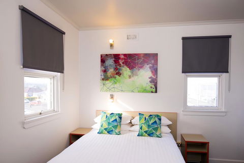 Mowbray Hotel - Holiday Byron Bay 0