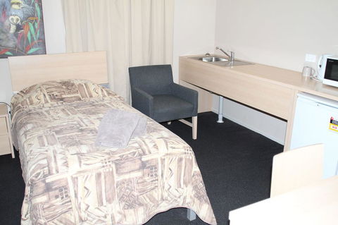 Mt Isa Irish Club Accommodation - Holiday Byron Bay 1