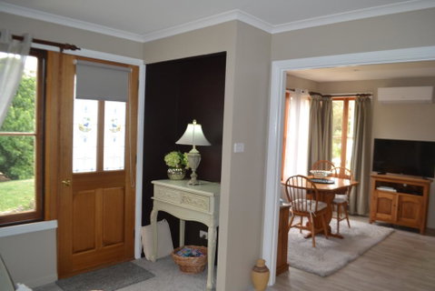 Mulberry Cottage Unique B&B Accommodation - Holiday Byron Bay 2