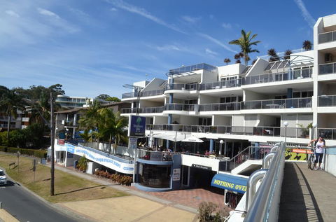 Nelson Towers Motel - Holiday Byron Bay 0