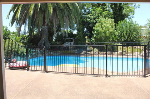 Jacaranda Hideaway Bed & Breakfast - Holiday Byron Bay 9
