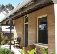 Hotham Ridge Winery and Cottages - Holiday Byron Bay