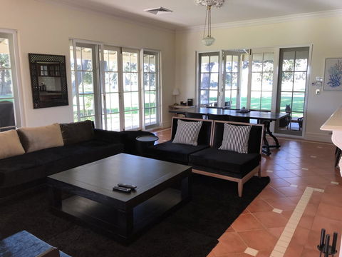 Caves Road Guest Houses - Holiday Byron Bay 0