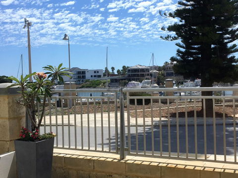 Studio Style Mindarie Marina - Holiday Byron Bay 1