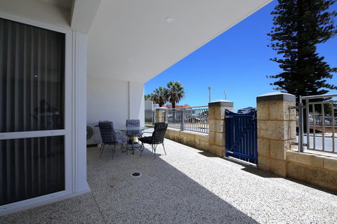 Studio Style Mindarie Marina - Holiday Byron Bay 12