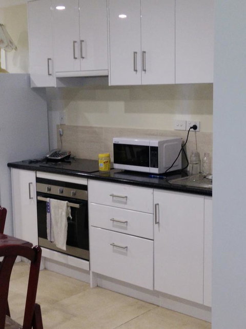 DIANELLA Budget Rooms Happy Place To Stay - Holiday Byron Bay 25