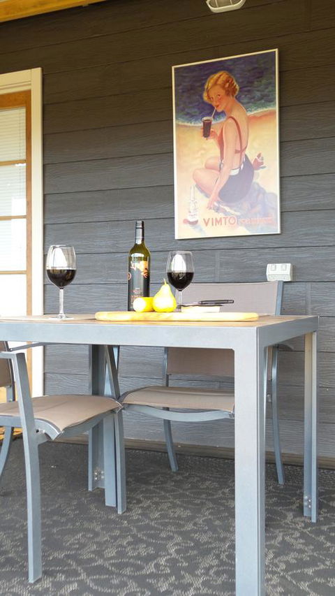 Windfall Estate Vineyard Cottage - Holiday Byron Bay 10