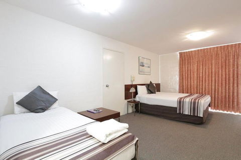 Atrium Hotel Mandurah - Holiday Byron Bay 1