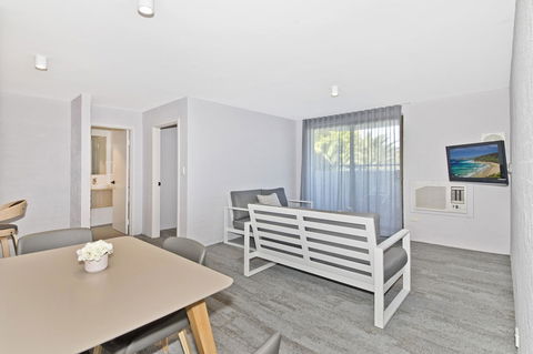 Atrium Hotel Mandurah - Holiday Byron Bay 25