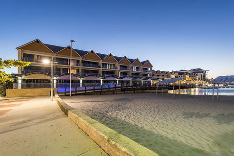Dolphin Quay Apartments - Holiday Byron Bay 0
