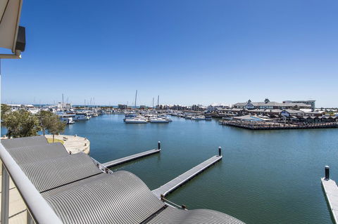Dolphin Quay Apartments - Holiday Byron Bay 16