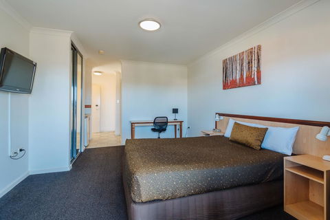 Canning Bridge Auto Lodge - Holiday Byron Bay 5