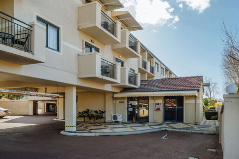 Canning Bridge Auto Lodge - Holiday Byron Bay 8