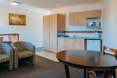 Canning Bridge Auto Lodge - Holiday Byron Bay 36