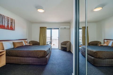 Canning Bridge Auto Lodge - Holiday Byron Bay 6