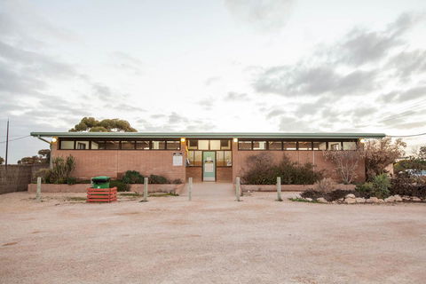 EUCLA MOTOR HOTEL - Holiday Byron Bay 9