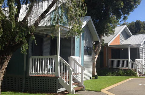 Mandurah Ocean Marina Chalets - Holiday Byron Bay 0