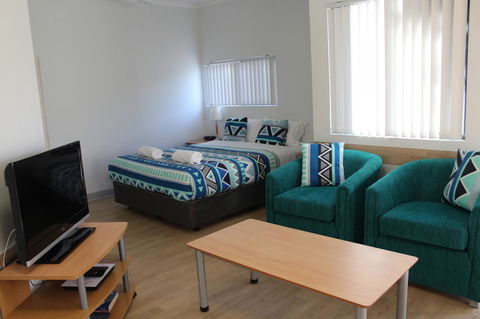 Mandurah Ocean Marina Chalets - Holiday Byron Bay 9