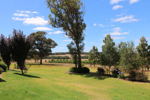 Burton Farmhouse - Holiday Byron Bay 7