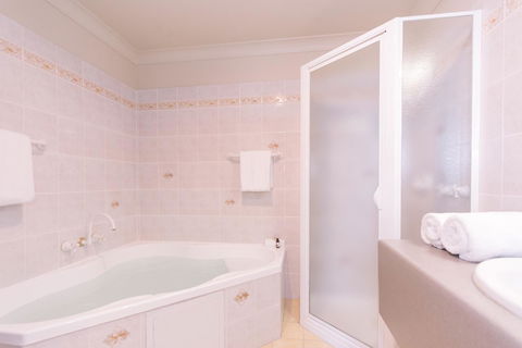 Hadley\'s Orient Hotel - Holiday Byron Bay 40