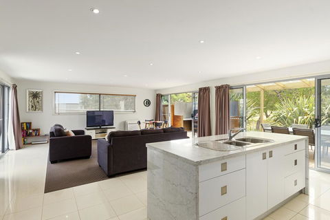 170 Hazards View Drive - Unit 2 - Holiday Byron Bay 1