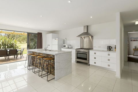170 Hazards View Drive - Unit 2 - Holiday Byron Bay 2