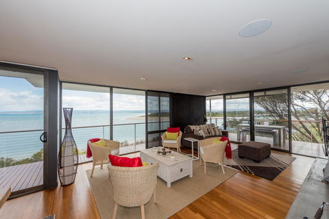 Cocktails With A View - Holiday Byron Bay 2