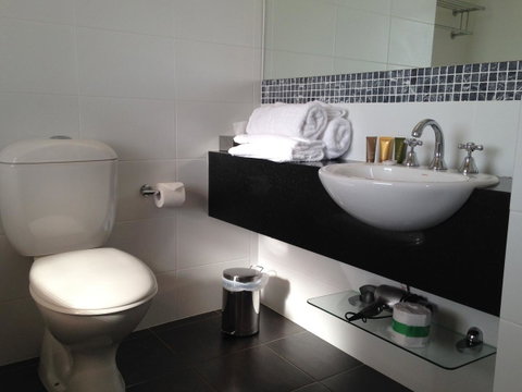 Auldington Hotel - Holiday Byron Bay 4
