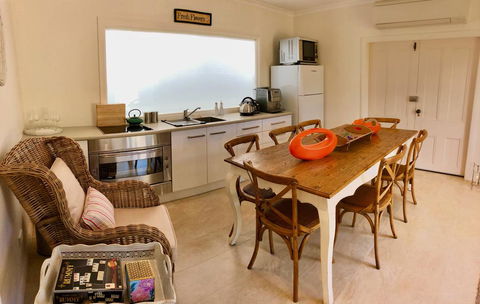 NEW: Tranquil Retreat -The Barn House Ingleside, Northern Beaches - Holiday Byron Bay 2