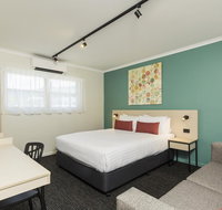 Nightcap At Balaclava Hotel - Holiday Byron Bay
