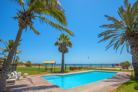 Ningaloo Reef Resort - Holiday Byron Bay 0