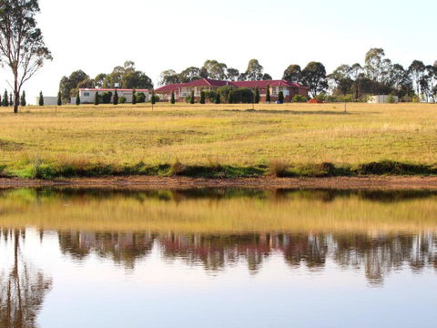 Noble Willow Studio Lovedale. Spacious, With Views And Pool - Holiday Byron Bay 0