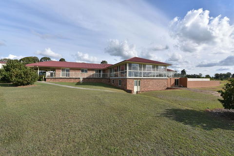 Noble Willow Studio Lovedale. Spacious, With Views And Pool - Holiday Byron Bay 3