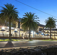 North Pier Hotel - Holiday Byron Bay