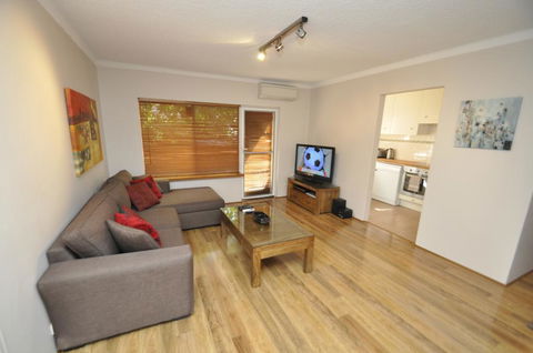 North Ryde Self-Contained One-Bedroom Apartment (7KHRT) - Holiday Byron Bay 2