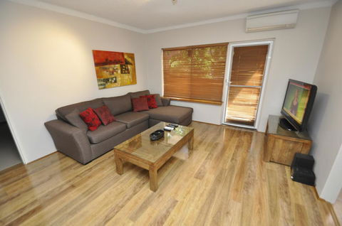 North Ryde Self-Contained One-Bedroom Apartment (7KHRT) - Holiday Byron Bay 3