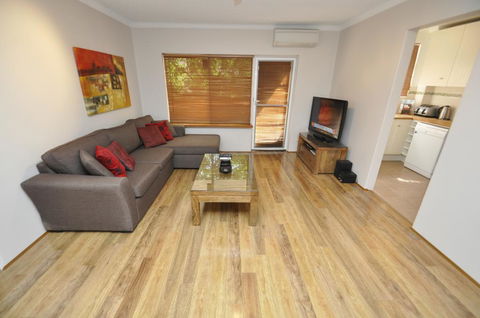North Ryde Self-Contained One-Bedroom Apartment (7KHRT) - Holiday Byron Bay 1