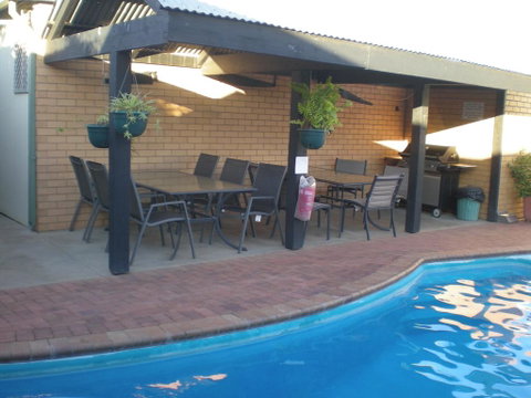 Oasis Motor Inn - Holiday Byron Bay 0