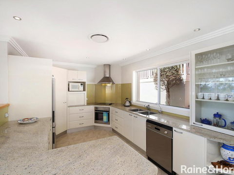 Ocean Breeze - 41 Kurrawyba Avenue, Terrigal - Holiday Byron Bay 3