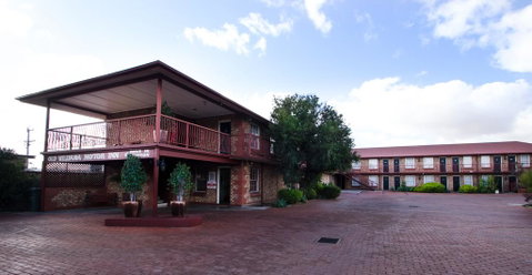 Old Willyama Motor Inn - Holiday Byron Bay 1