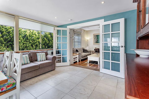 Oscars Pet Friendly Beach House, 14 Tomaree Road - Holiday Byron Bay 3