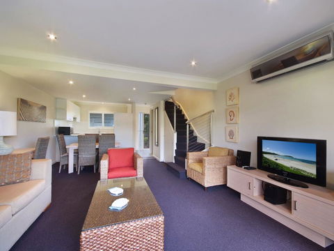 Pacific Blue Townhouse 358, 265 Sandy Point Road - Holiday Byron Bay 2