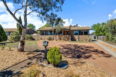 Page Fresh 3BR House, Free WiFi, Netflix, Parking - Holiday Byron Bay 3