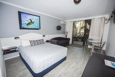 Palm Court Motor Inn - Holiday Byron Bay 1