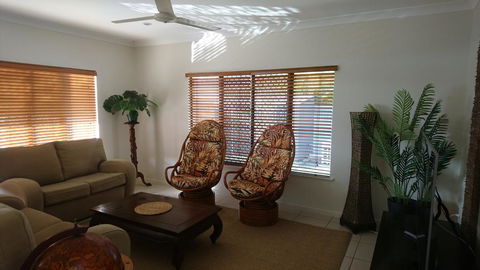 Palm Lakeside Holiday Home - Bowen, Whitsundays, Queensland - Holiday Byron Bay 2