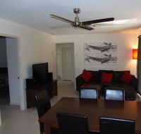Palmgrove 2 - Rainbow Beach Pet Friendly Fully Fenced Air Conditioned Five Minutes To Beach - Holiday Byron Bay
