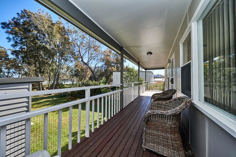 Paradise Bungalow Waterfront - Holiday Byron Bay 0