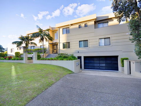 Paradiso, Unit 1/1 Laman Street - Holiday Byron Bay 0