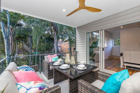 Park Avenue Townhouse Retreat Brisbane Sleeps 10 - Holiday Byron Bay 2
